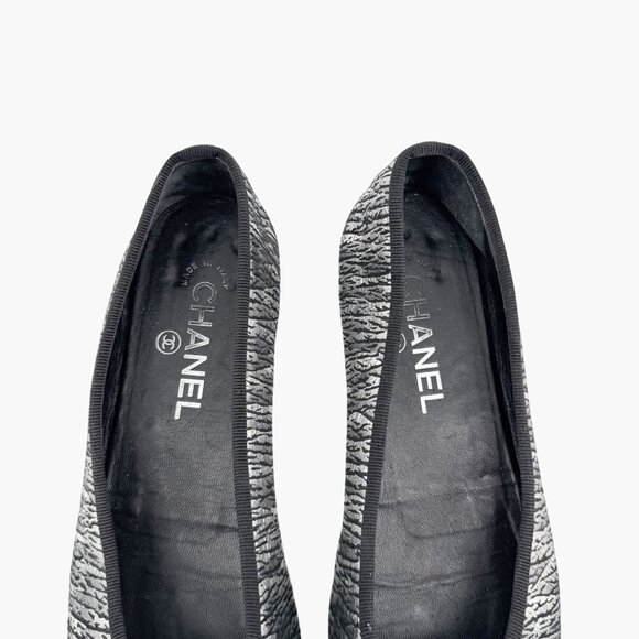 Chanel CC Cap Toe Ballet Flats Size 38 US 7-7.5 Black Silver Metallic Logo Bow - Picture 5 of 15